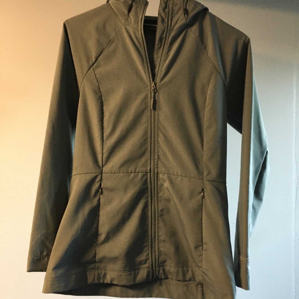 ☔️ Marmot Sage green hooded rain jacket, fitted look, zippered pockets, small